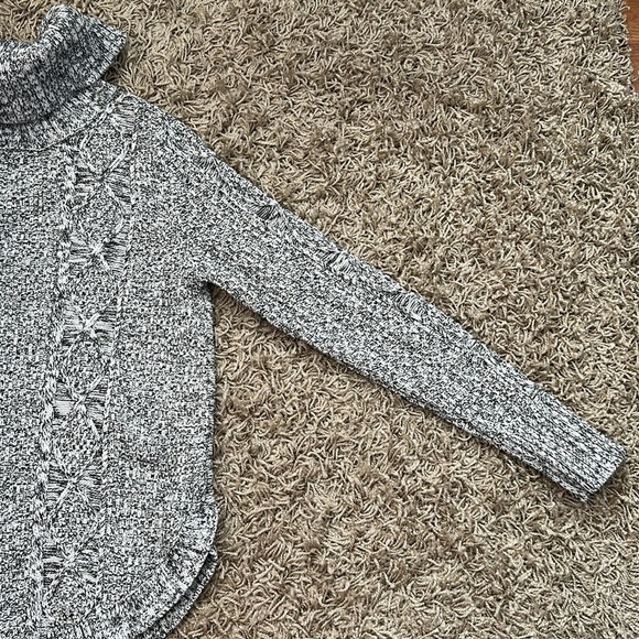 Gap Women’s Black and White Turtleneck Knit Long Sleeve Sweater Size xsmall - Picture 6 of 10